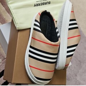 Burberry Shoes Loafers Slip Ons Slides Size 36 Us 6